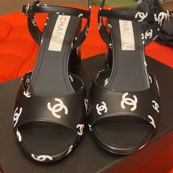 Chanel - Picture 5 of 16